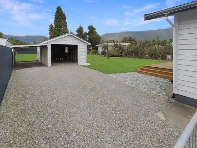 7 Roberts Street Whataroa_11