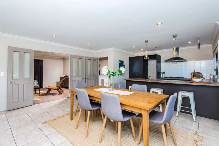 53 Te Puia Drive Aotea_5