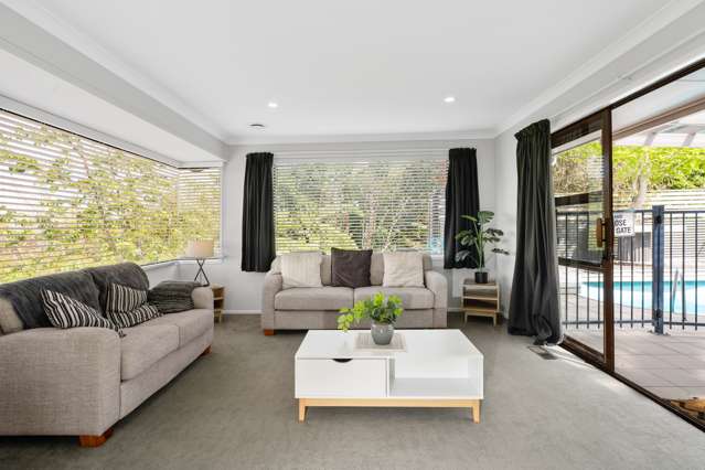 2/6 Armstrong Grove Hilltop_1