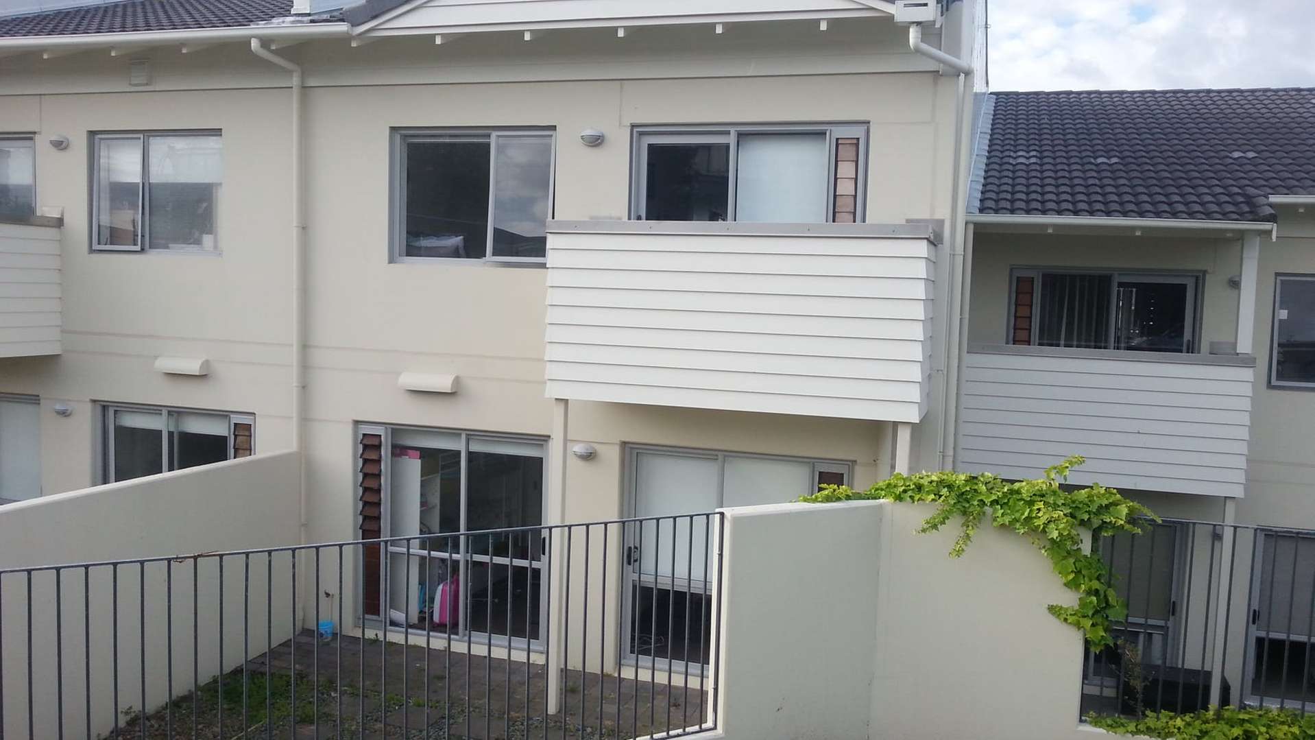 E14/71 Spencer Road Oteha_0