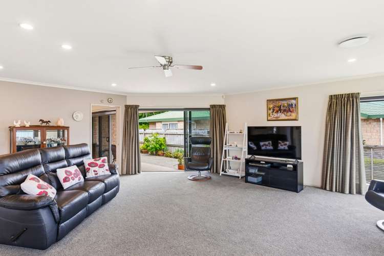 6 Campbell Grove Levin_24