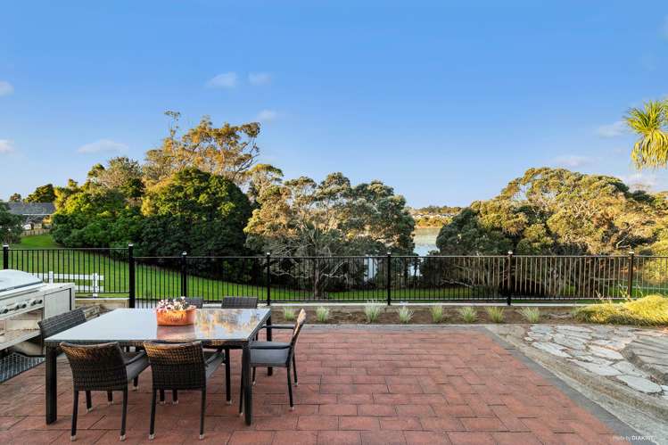 11 Riverside Drive_0