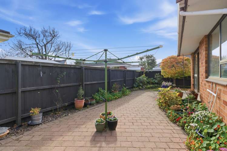 2/1 Karnak Crescent Avonhead_21