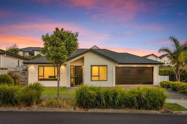 Spacious Former Show Home With Extras