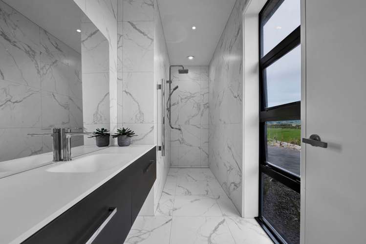 29 Washer Road Omata_21