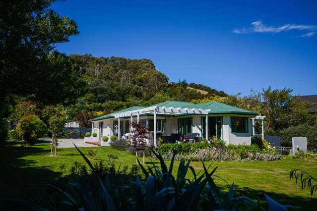 Stunning home overlooking the Akaroa Golf Course