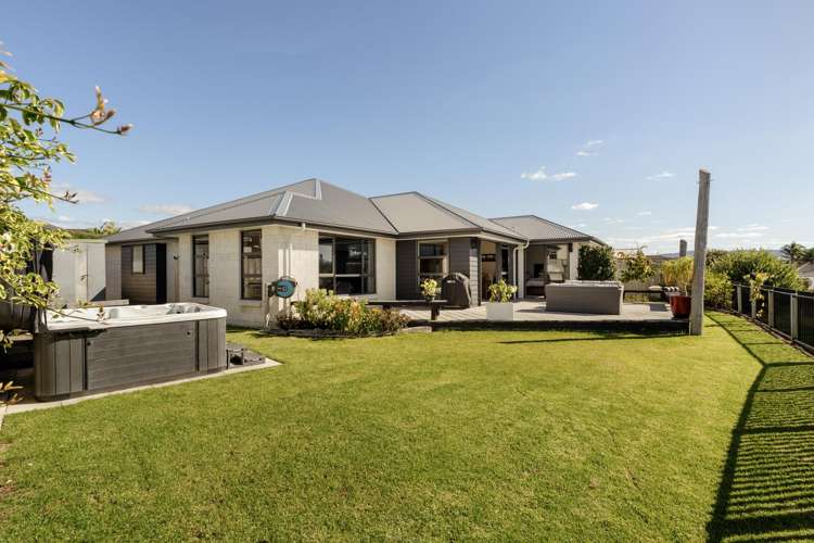 21 Benmore Crescent Pyes Pa_15