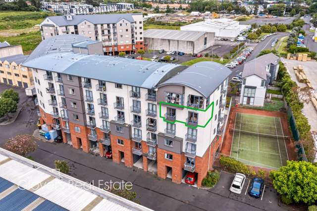 4s/10 Crown Lynn Place New Lynn_2