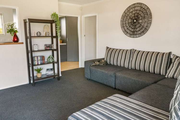 18 Joanne Crescent Pukehangi_4