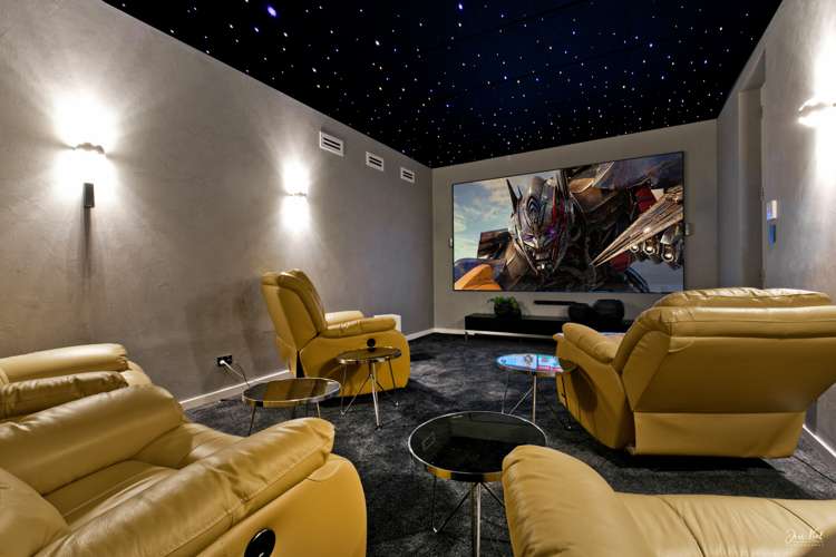 26 Lynwood Grove Dairy Flat_16