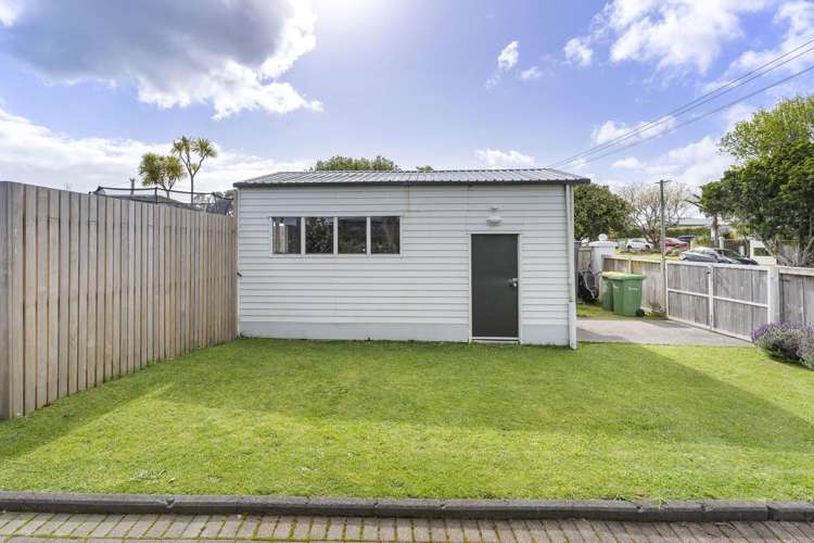 23 Hawke Crescent Beachlands_16