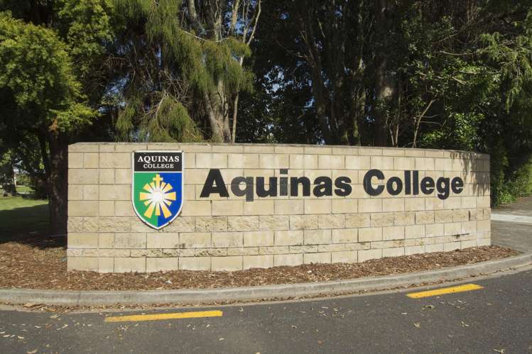 3 Hanlow Place Pyes Pa_18