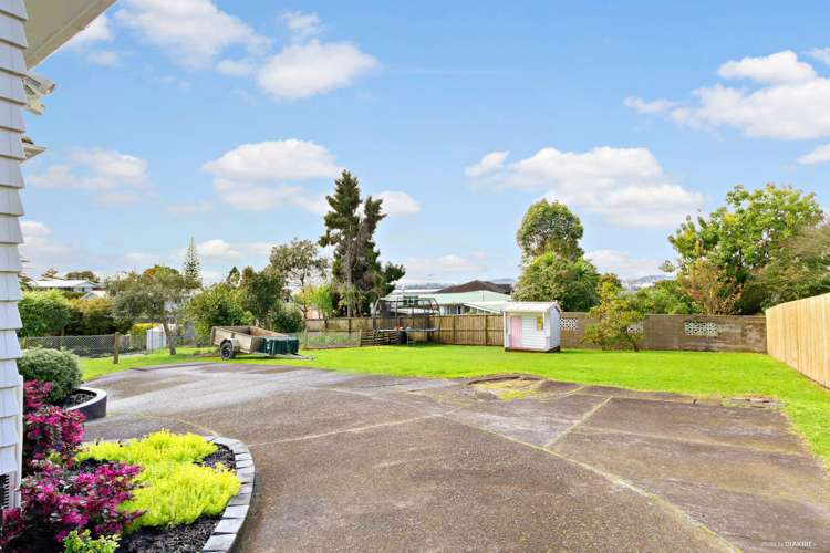 1 Merville Avenue Te Atatu South_12