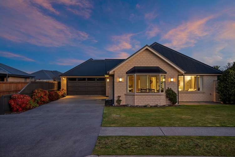 24 Sovereign Boulevard_0