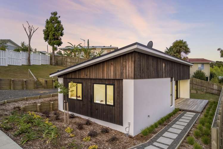 115 Tirimoana Road Te Atatu South_2