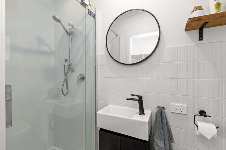 13 Sunshine Rise Raglan_9