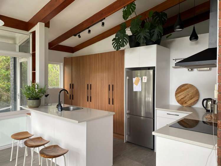 23b De Val Drive Titirangi_0