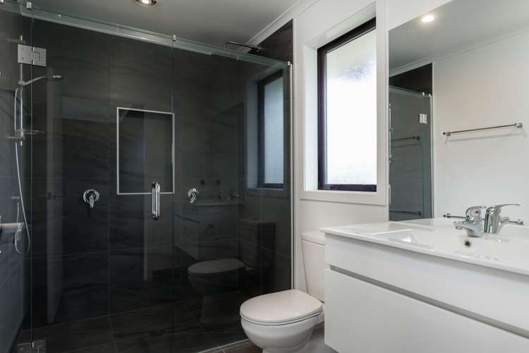 22 Spitfire Drive Burleigh_10