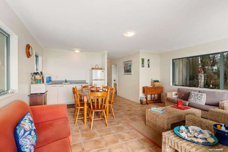 1684 East Coast Road Whakatiwai_15