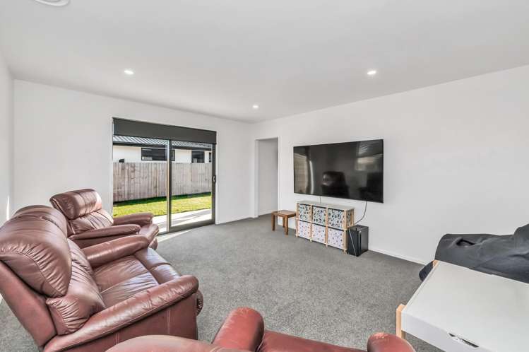 9 Lunn Crescent_4