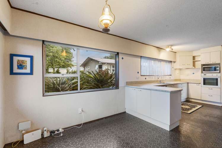 32 Triangle Road Massey_17