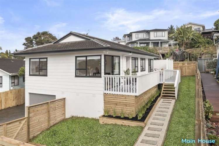 8 & 8A Kupari Place Totara Vale_0
