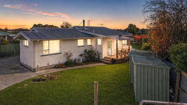 Modernised 1970s Charm with Bonus Studio Space
