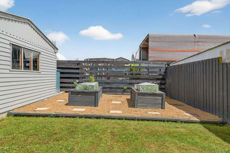 5 Cemetery Road Sanson_20