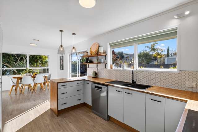 16 Sunny Bay Road Matua_3
