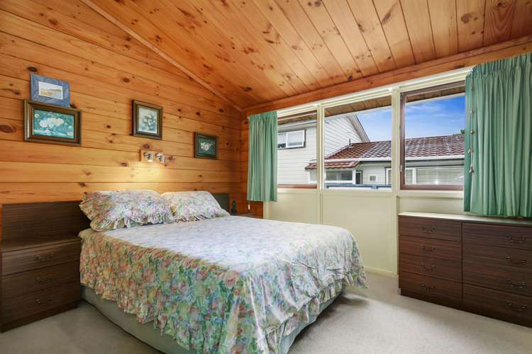 12 Helvetia Grove Naenae_10