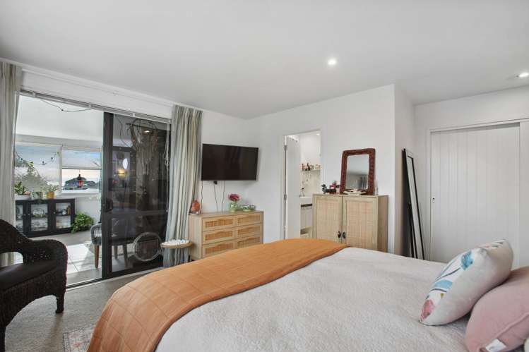 2b/12 Seaway Road Clarks Beach_12