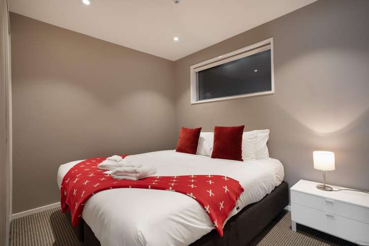 Unit 1 LakeRidge Apts, 51 Thompson Street Queenstown_14