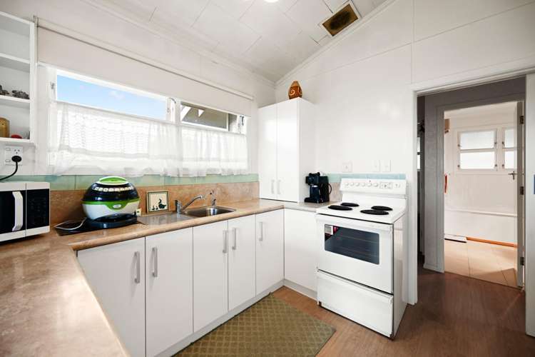 2 Guy Place Melville_11