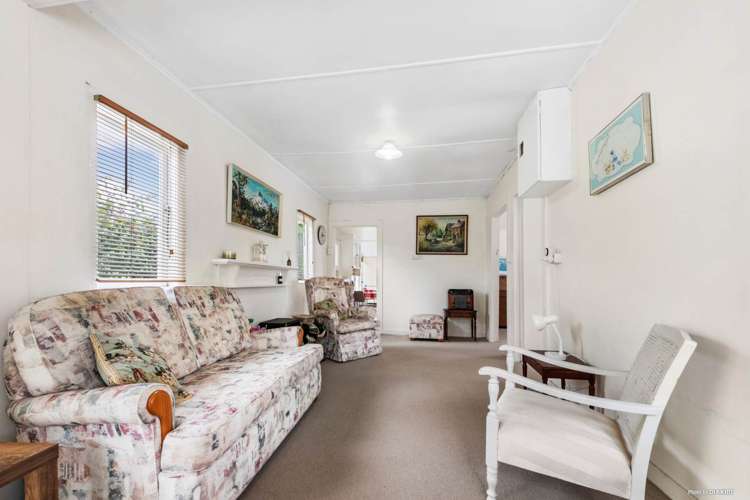 49 Roberts Road Te Atatu South_5