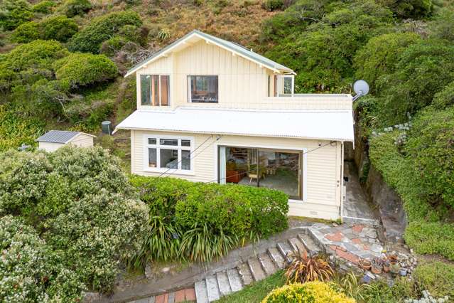 COASTAL GEM WITH FABULOUS SEA VIEWS