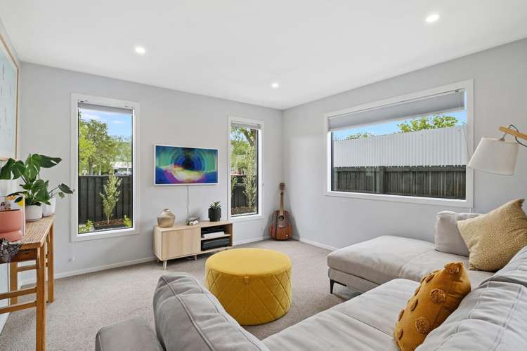 50 Barry Avenue 10126_1