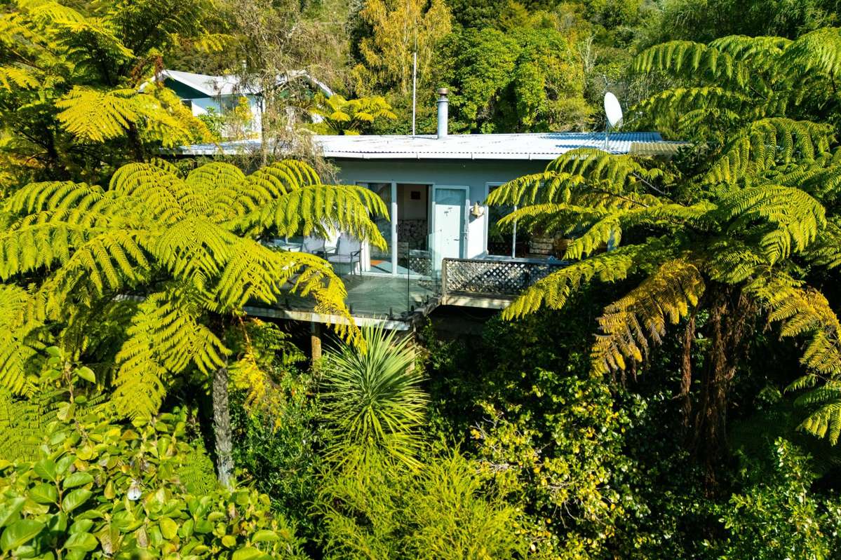 683 Queen Charlotte Drive_0