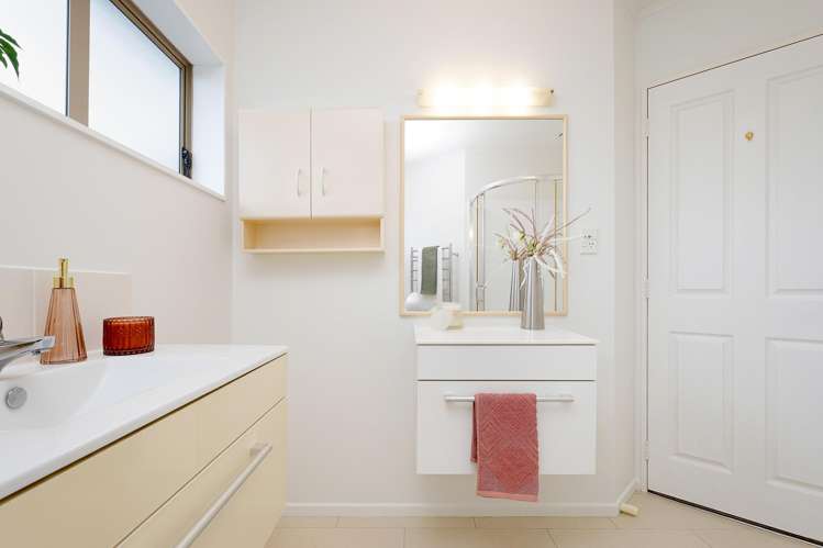17A Tirimoana Road Te Atatu South_7
