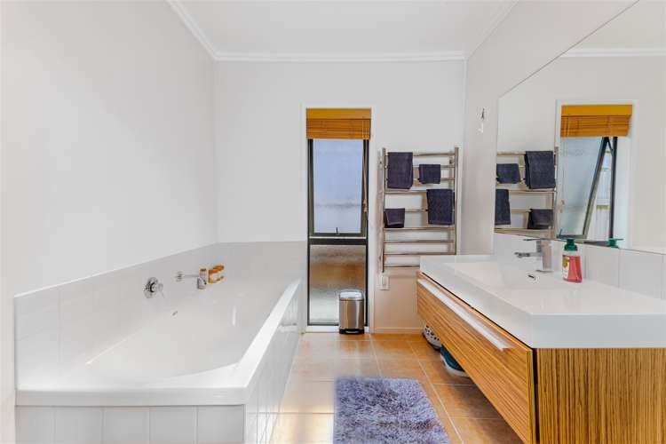 54 Farnborough Drive Nawton_17