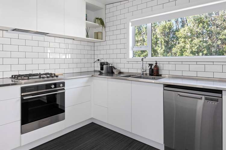 277 Queens Drive Lyall Bay_10