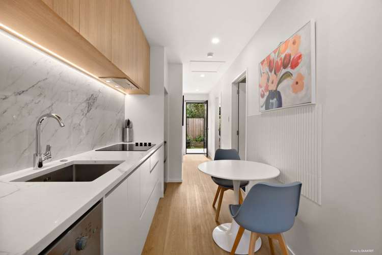 9/35 Centreway Road_3