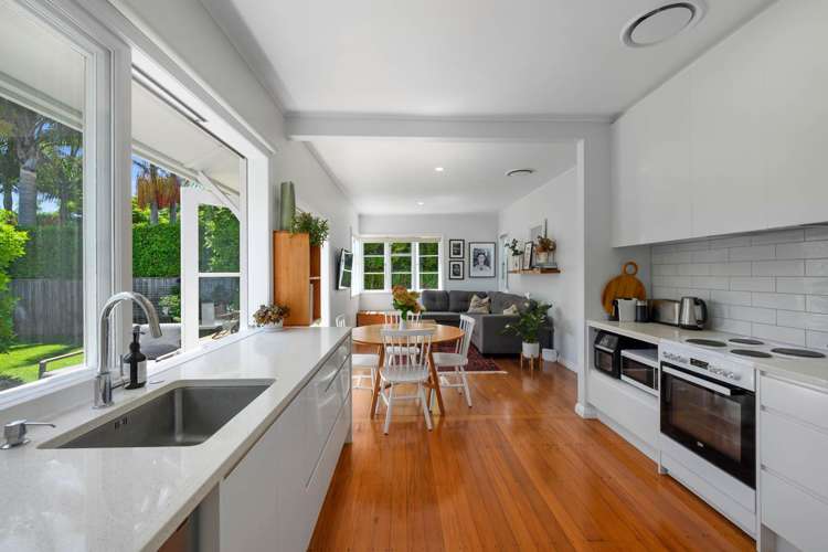 60 Old Lake Road Narrow Neck_5