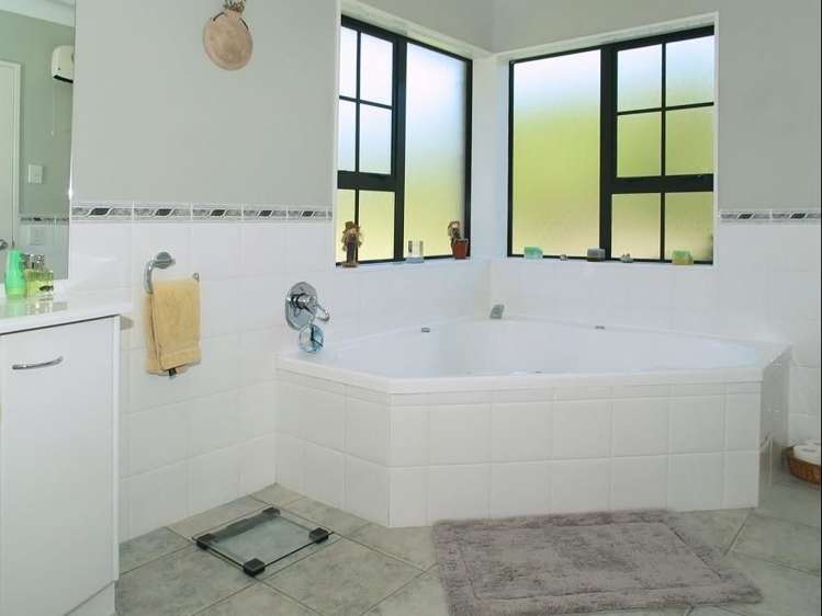 8 Scoresby Grove Whitby_14