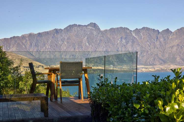 21 & 23 MacKinnon Terrace Sunshine Bay_41