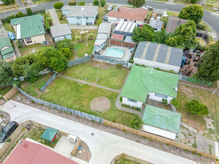 1215 Norfolk Crescent Mayfair_16