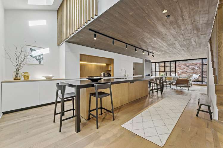 8/15A Augustus Terrace_0
