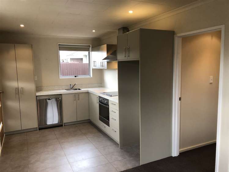 1/70 Lakewood Drive Burwood_4