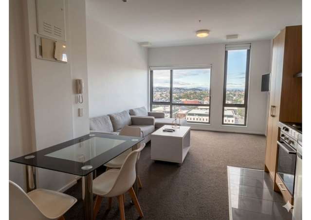 Great Location, Stunning Views on the 10th Floor