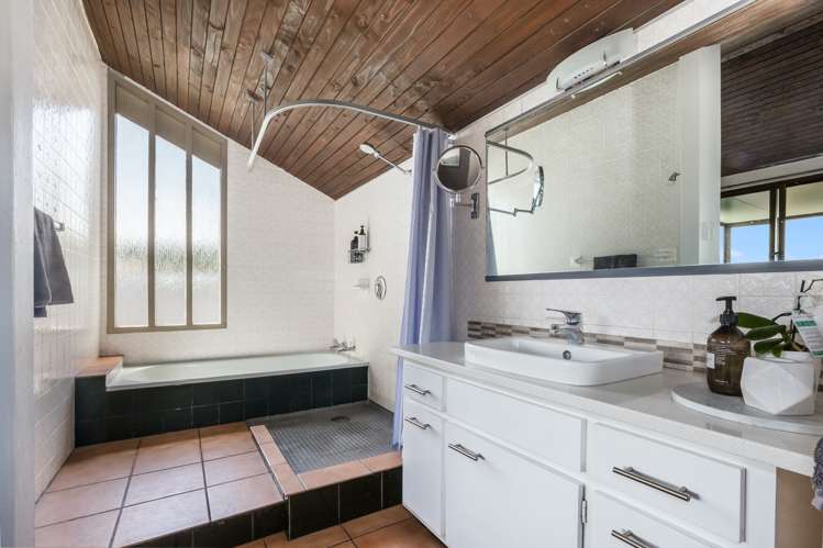 86 Tweed Road Papakowhai_17