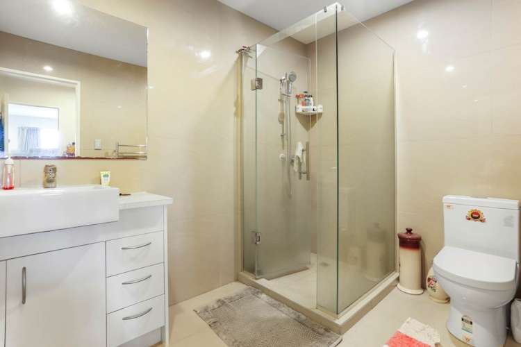 15 Rosewell Crescent Flat Bush_10